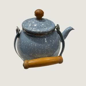 Vintage Retro Style Blue Speckled Enamel Tea Pot Wood Handle/Knob